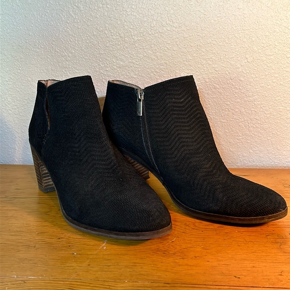 Lucky Brand Pickla Black Heel Ankle Boots Sz 9/40 - Picture 1 of 10